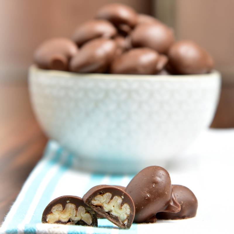 RESIZED_Choco_Pecans_Pg23.png